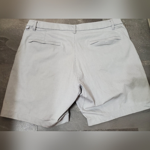Lululemon Commission Classic-Fit Short 7" *Oxford. Very Light Grey. 7". Size 38. - Picture 14 of 14